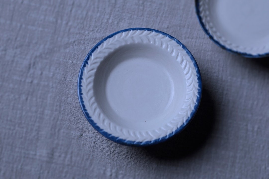 春郎陶-小麦刻纹高台10.8 cm - 盘子/餐盘/盘架 - 瓷 