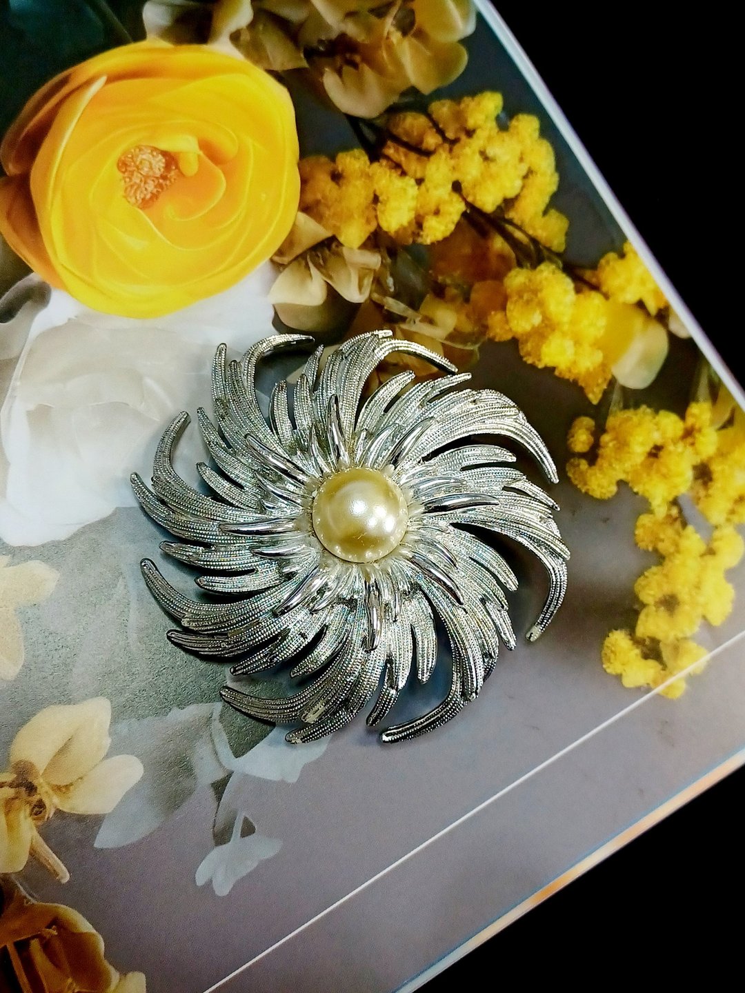 Avintage jewelry Sarah Cov 珍珠旋涡花卉 别针 胸针 - 胸针 - 其他金属 