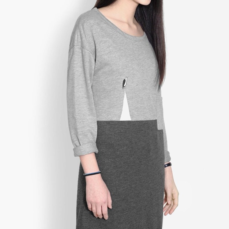 【幸福情人礼】多点温柔也很好／无彩度拼色长版洋装 - 女装 T 恤 - 纸 灰色