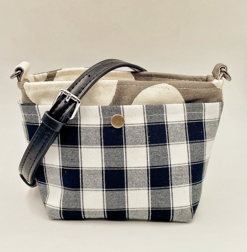 【金门设计制造】 日系船型拉链斜背包 灰色圆点点 小 - 金门花帔 - 侧背包/斜挎包 - 棉．麻 多色