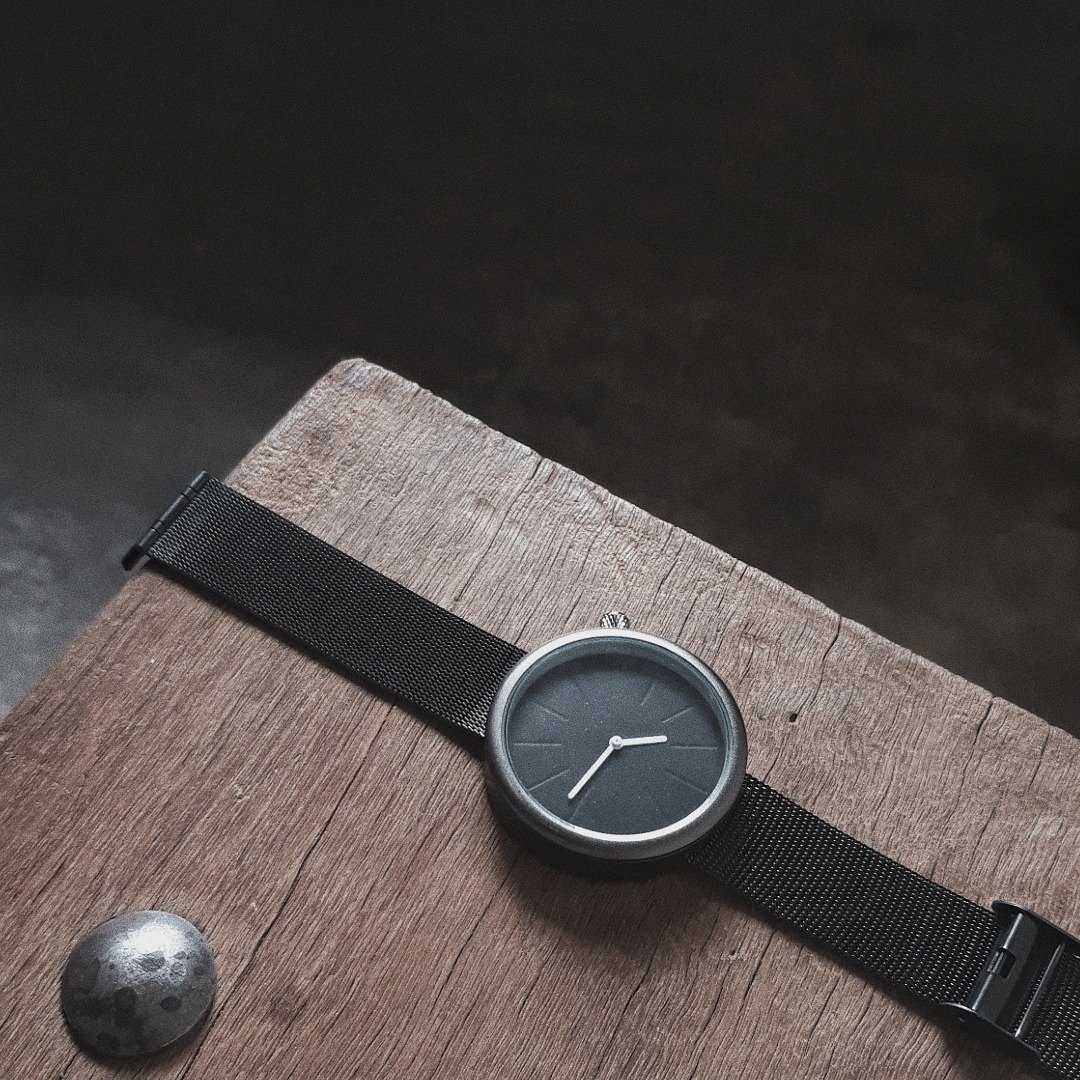 Minimal all black watch - 女表 - 其他金属 黑色