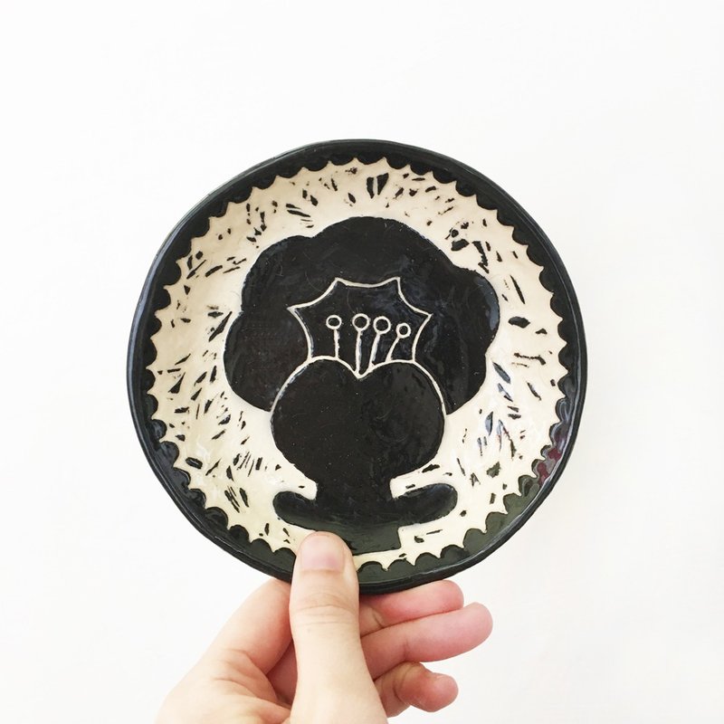 黑色 / 植物 / 花 / 点心盘 / 蛋糕盘 - 浅碟/小碟子 - 陶 黑色