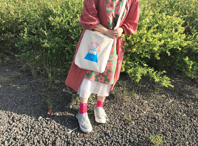 富士山袋着走 / 帆布袋(唉，我想告诉你x梅有关西） - 侧背包/斜挎包 - 棉．麻 白色