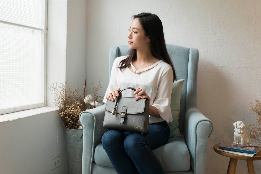 Darren 星尘灰 设计师款 肩背 侧背 手提 女用包 - 侧背包/斜挎包 - 真皮 灰色