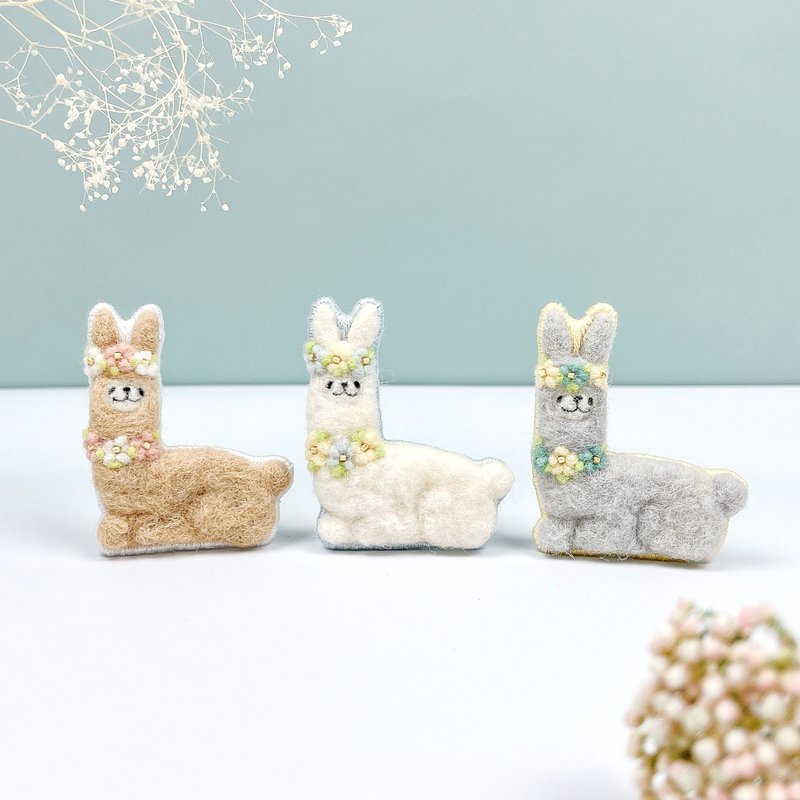 Rabbit Alpaca Brooch Zodiac Series - 胸针 - 羊毛 白色