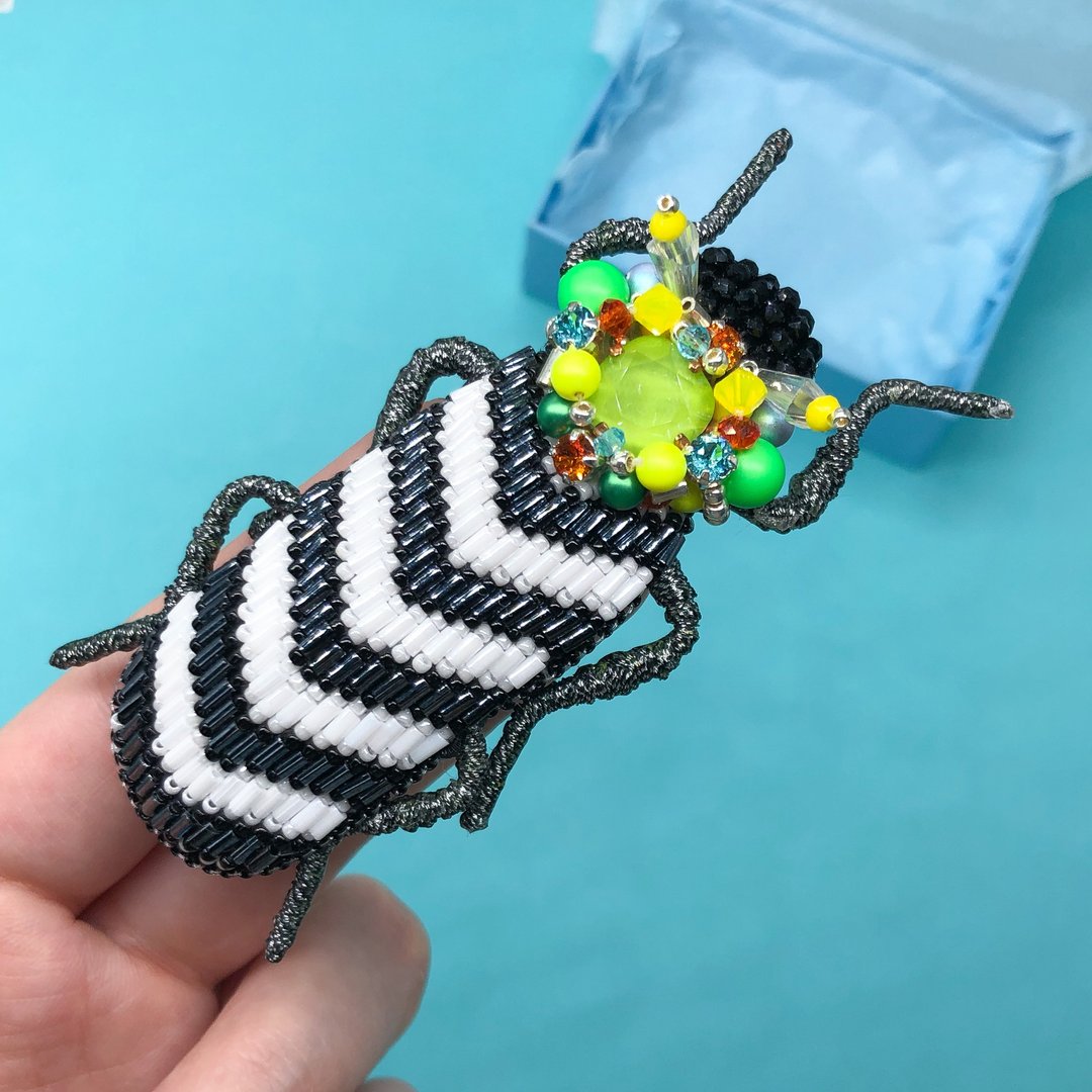 Beetle brooch pin Bug pin Beaded brooch Insect jewelry - 胸针 - 其他材质 多色