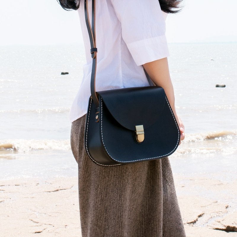 【切线派】纯手染手缝植鞣革真皮马鞍包女士肩背包-纯黑系列 - 侧背包/斜挎包 - 真皮 黑色