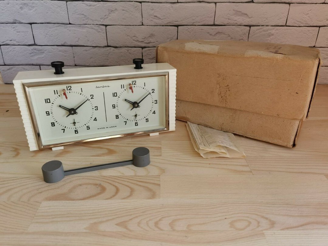 Original USSR chess mechanical watch with box and passport 1980s export version - 时钟/闹钟 - 塑料 透明