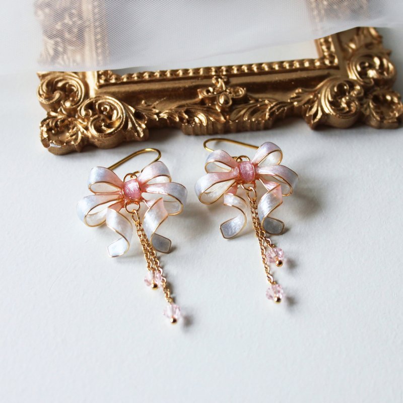 【缎带蝴蝶结耳环】 粉蓝色蝴蝶结 手工 水晶 树脂 耳环/耳夹 - 耳环/耳夹 - 树脂 多色