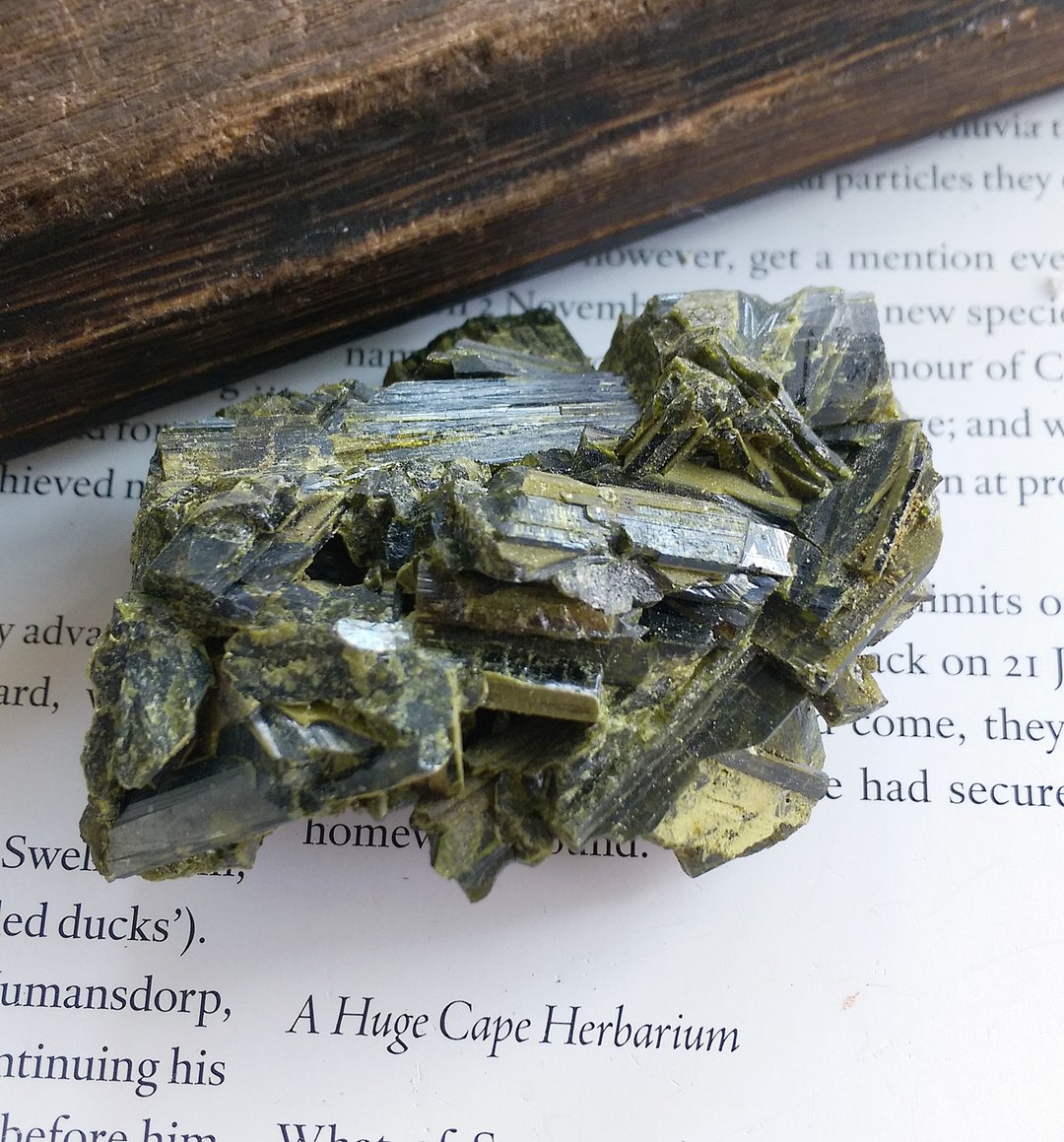 Epidote 马达加斯加产地 绿帘石 天然矿石 原矿 - 摆饰 - 其他材质 