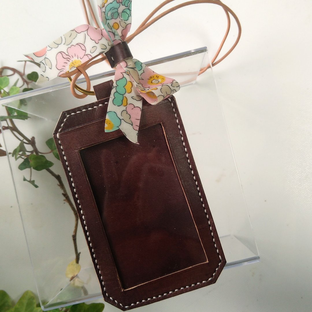 Genuine leather - hand sewn - ID card holder with ribbon by liberty fabric - 名片夹/名片盒 - 真皮 咖啡色