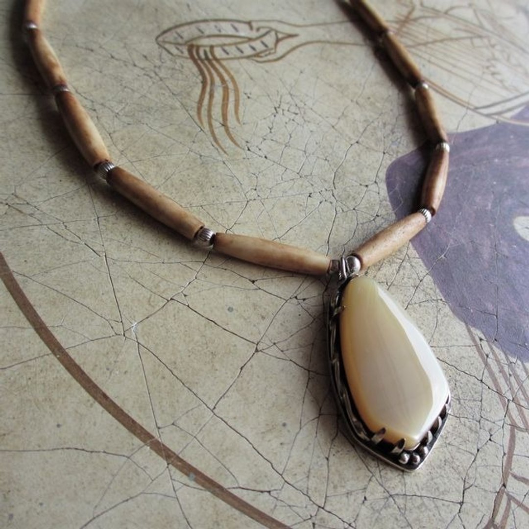 Shell top bone necklace - 项链 - 其他金属 银色