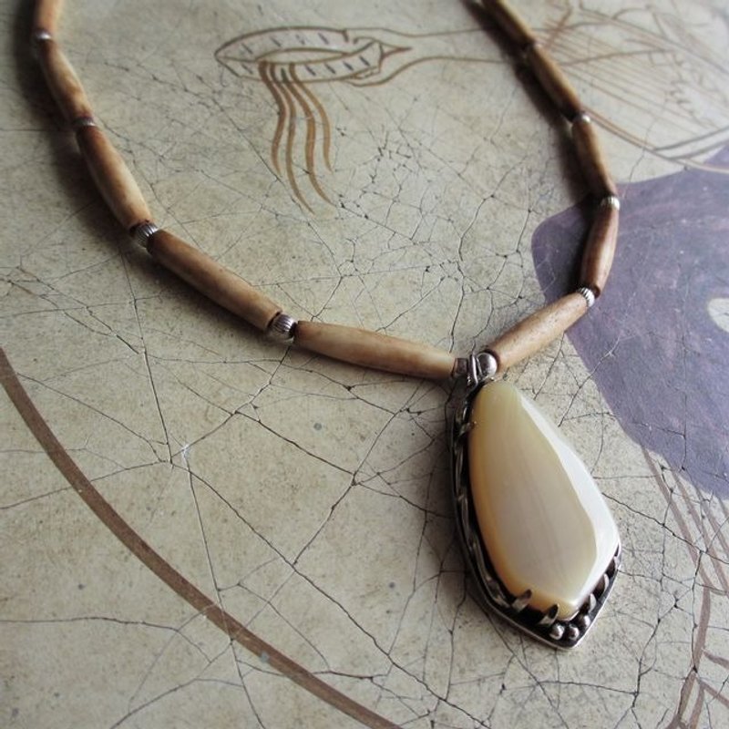 Shell top bone necklace - 项链 - 其他金属 银色