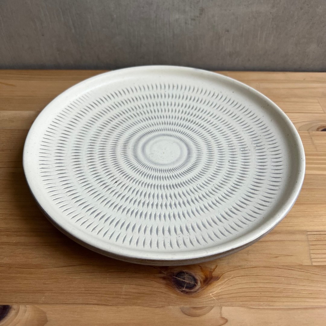小石原烧 翁明窑元 飞刨 边立盘 22.0cm 哑光白 和式餐具 单盘 主 - 盘子/餐盘/盘架 - 陶 白色
