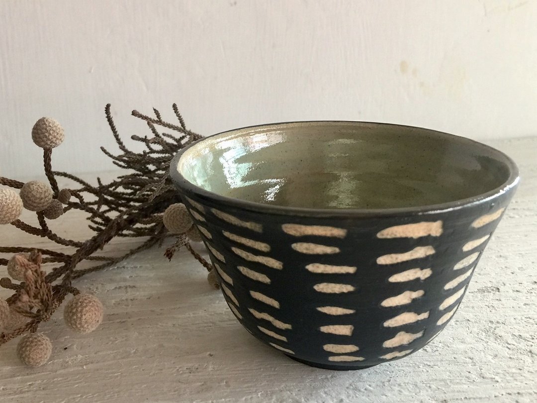 黑与白的斡旋-横纹手握茶杯_陶器茶杯 - 茶具/茶杯 - 陶 黑色