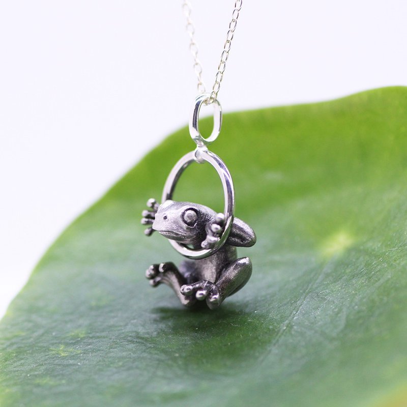 圆环青蛙银质坠饰 / 925 纯银 - 项链 - 纯银 银色