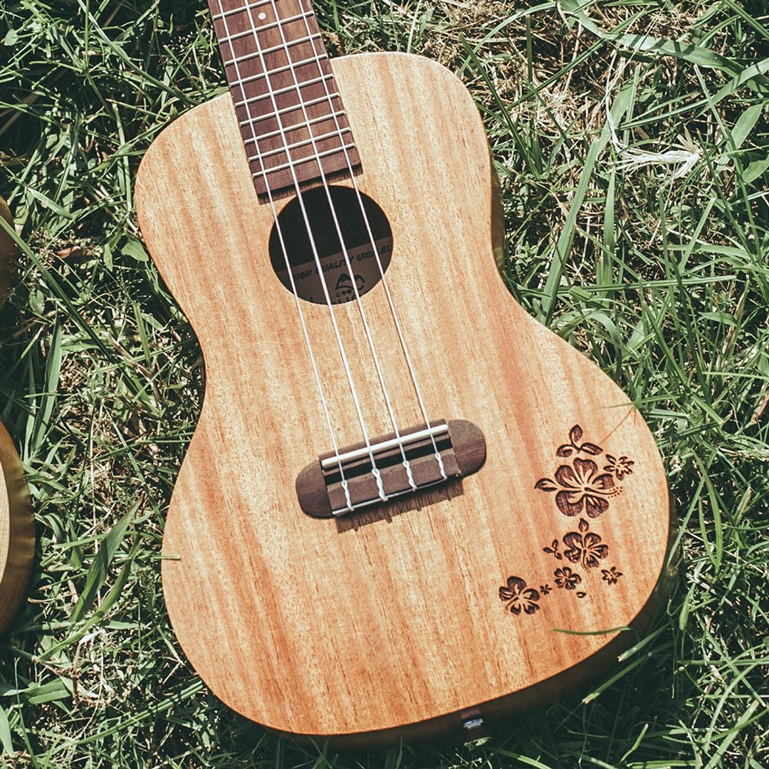 KF13-CM 23寸乌克丽丽 桃花心木单板 扶桑花雕刻 Solid Concert - 吉他/乐器 - 木头 咖啡色