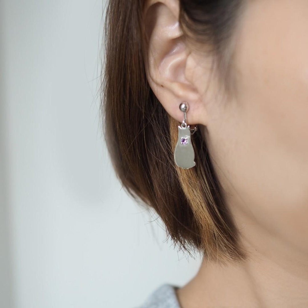 One- eared cat silhouette Clip-On(Egyptian sitting cat) Tanzanite, pink tourmaline, aquamarine - 耳环/耳夹 - 宝石 银色