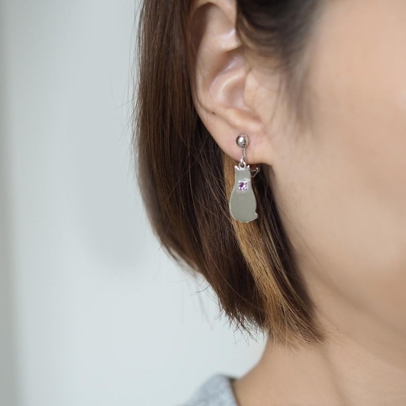 One- eared cat silhouette Clip-On(Egyptian sitting cat) Tanzanite, pink tourmaline, aquamarine - 耳环/耳夹 - 宝石 银色