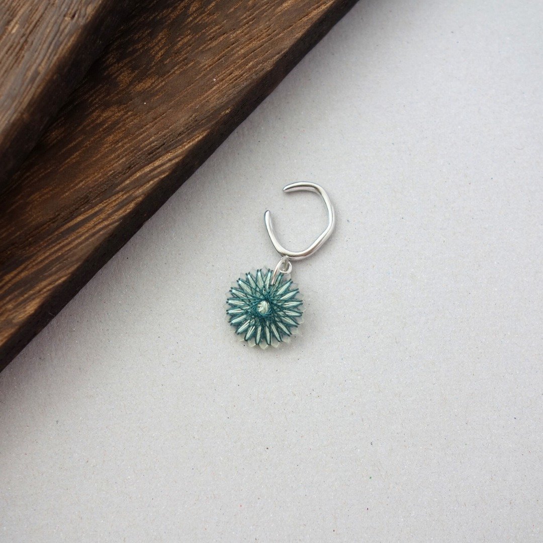 绢线制 野花耳骨夹 Wildflower Ear cuff |森林绿 | 包邮 - 耳环/耳夹 - 丝．绢 绿色