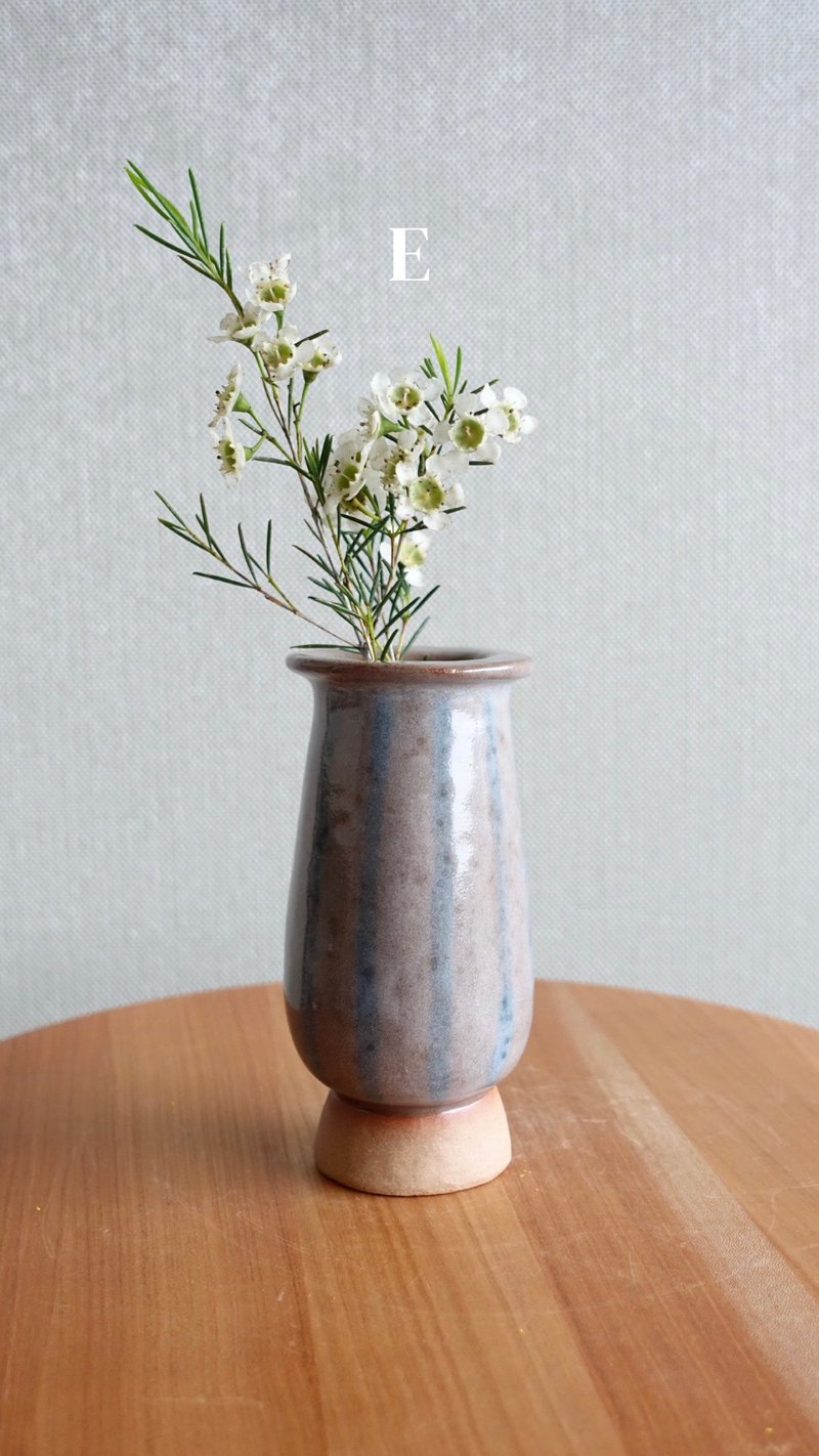台湾陶艺家 真野玲子 手作花器 鲜花花器  陶器 手工 手捏陶 - 花瓶/陶器 - 陶 白色