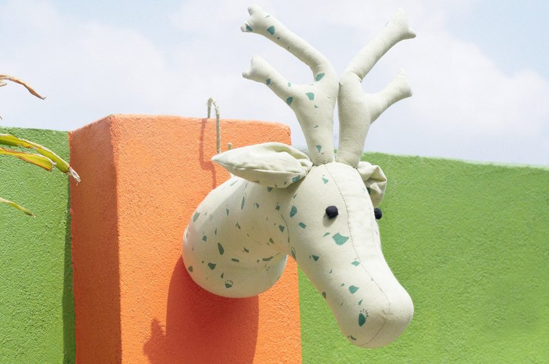 限量一件 手工抱枕挂饰 / 纯棉抱枕 / 拼布抱枕 / 民族风抱枕 / 挂饰 / 壁饰 - 清新森林 手感民族风拼接抱枕 - 鹿头 deer 抱枕( 森林好朋友 ) - 枕头/抱枕 - 棉．麻 绿色