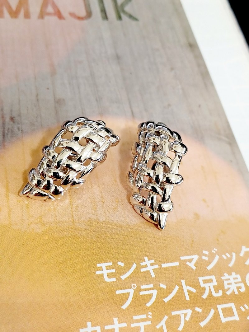 vintage jewelry  Monet 亮银金属网状 夹式耳环 - 耳环/耳夹 - 其他金属 