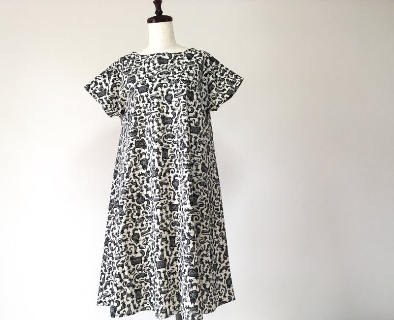 Small black cat cotton linen flare one piece - 洋装/连衣裙 - 棉 黑色