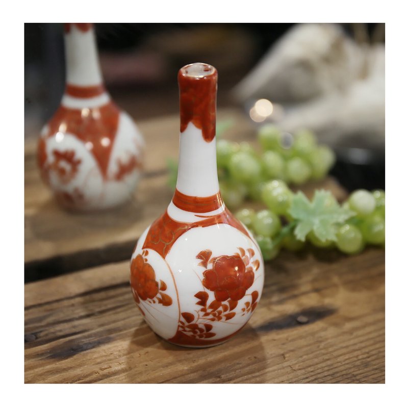 日本老件.1920's 长颈圆腹小花器。九谷烧.赤绘工艺。描金艺术 - 花瓶/陶器 - 瓷 