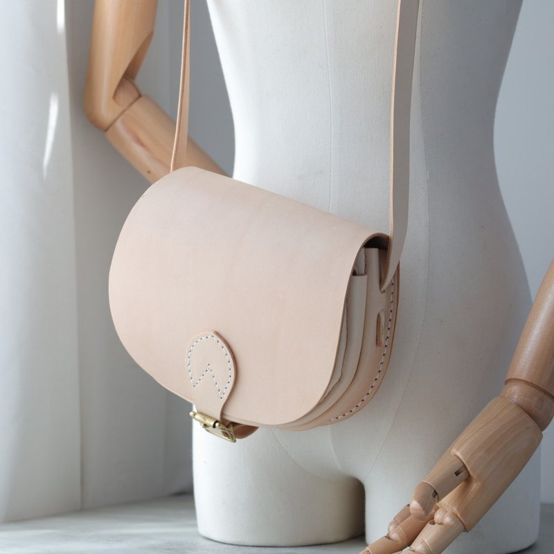 迷你复古马鞍包全盖斜挎包女士肩背包纯手工制作巴特罗牛皮原色 - 侧背包/斜挎包 - 真皮 透明