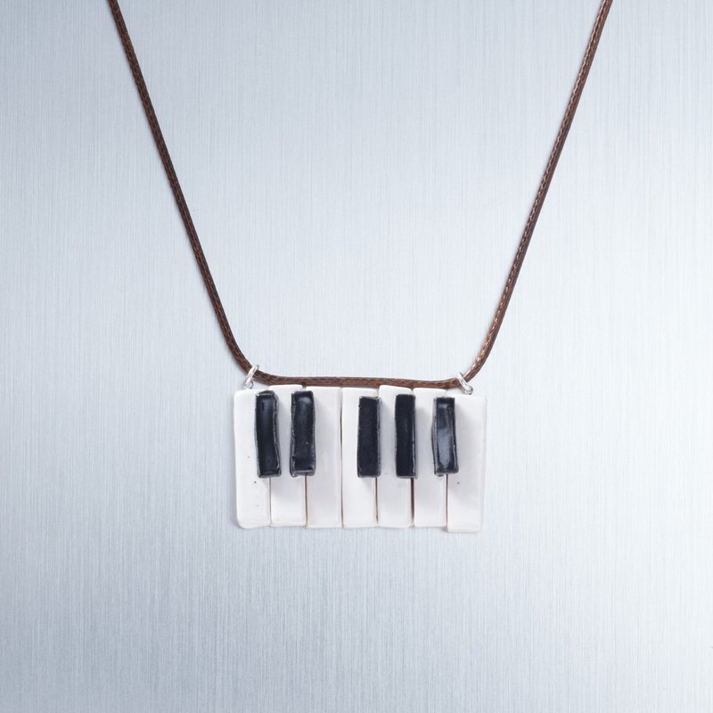 钢琴键。琴键可郁动－手工白瓷颈链 - 颈链 - 瓷 黑色