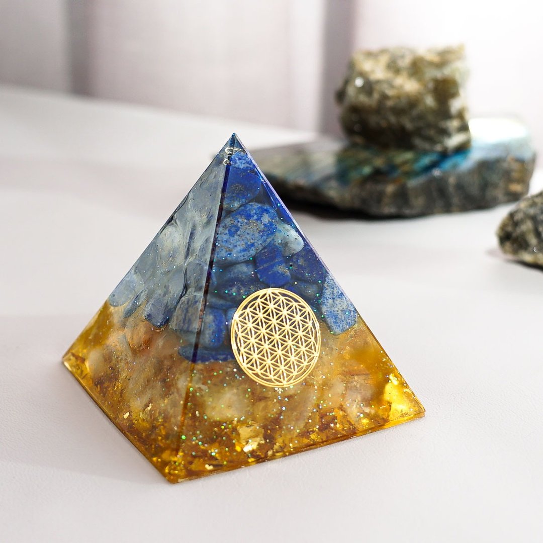 预订【青金石、黄晶】奥根水晶能量金字塔Orgonite 6x6 cm - 摆饰 - 水晶 多色