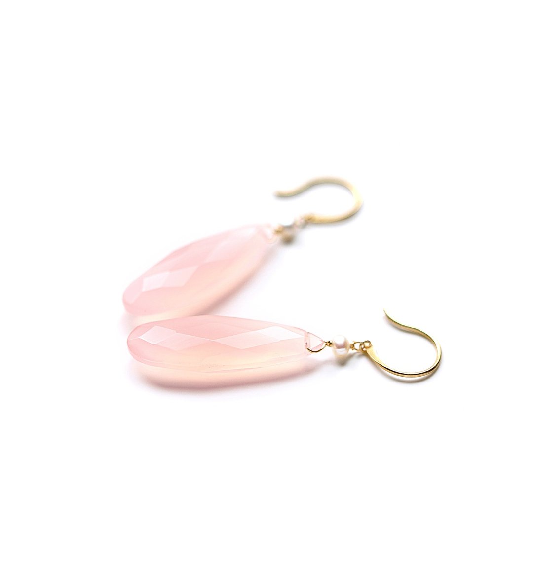 K18 Wrapped in gentleness Pink chalcedony (long pair shape) and pearl hook earrings ~ ESPOIR NOBLE ~ - 耳环/耳夹 - 宝石 粉红色