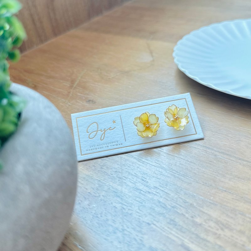 【灿】奶油柠檬 手作立体水晶花贴耳耳环 无痛耳夹 uv饰品 礼物 - 耳环/耳夹 - 其他材质 黄色