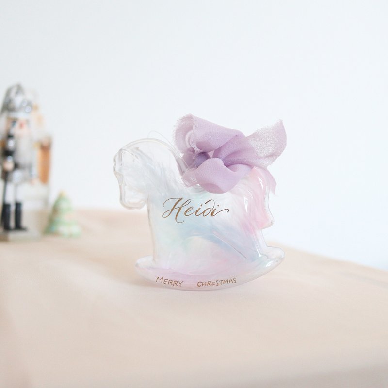 英文书法 定制化 圣诞小马 幻彩色 吊饰 - 摆饰 - 塑料 多色