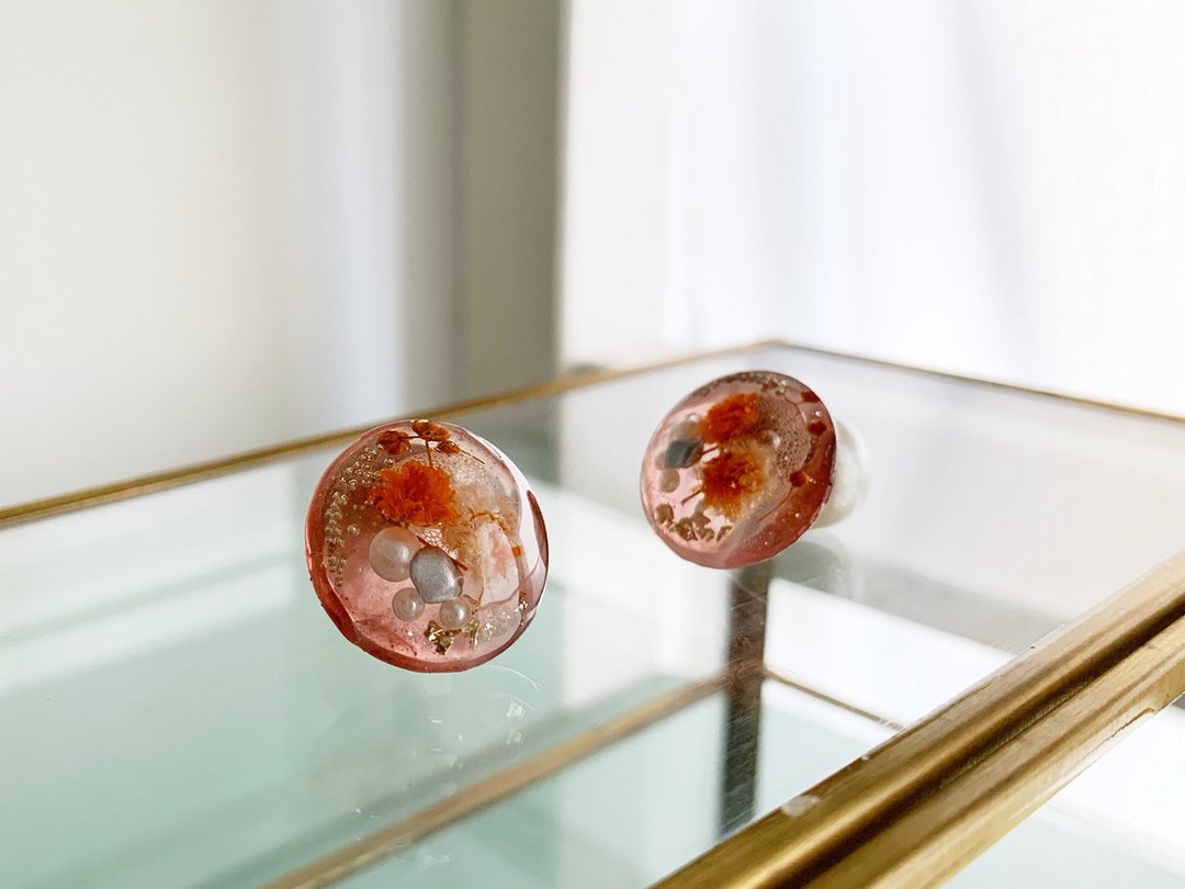 Orange haze grass botanical flower stud earrings - 耳环/耳夹 - 树脂 橘色