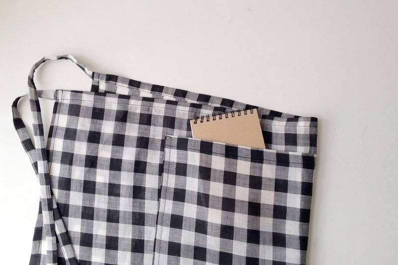 Black & White Gingham Linen Pocket Apron - 围裙 - 棉．麻 