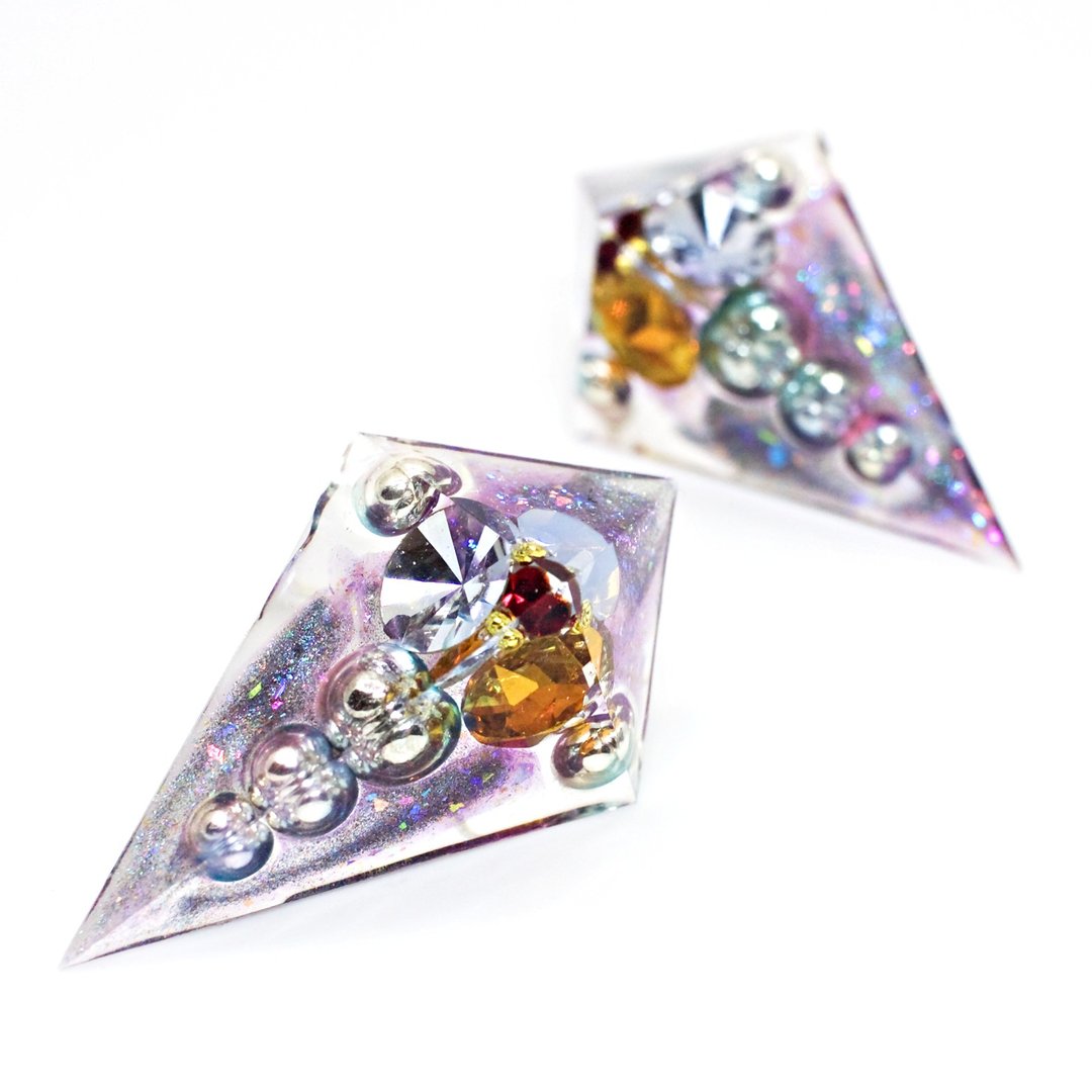 Sharp Pyramid Earrings (Oparts) - 耳环/耳夹 - 树脂 多色