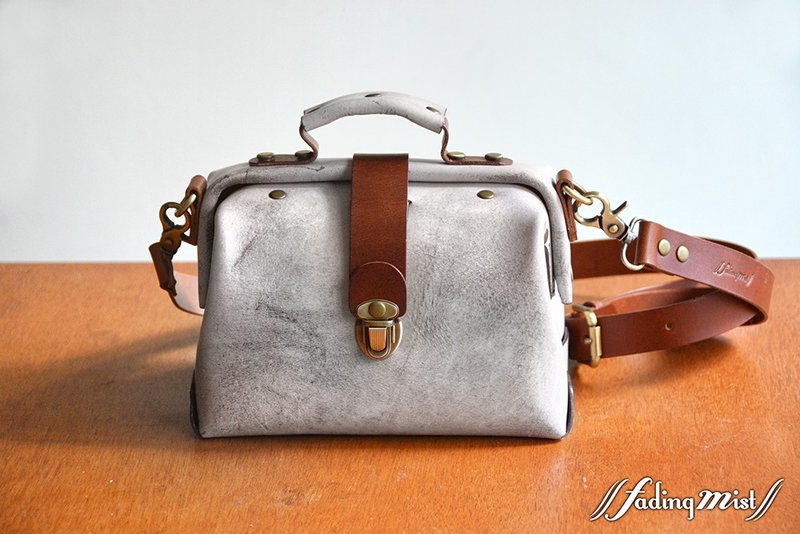 Fading Mist 手作皮革迷你医生口金包 - 侧背包/斜挎包 - 真皮 灰色