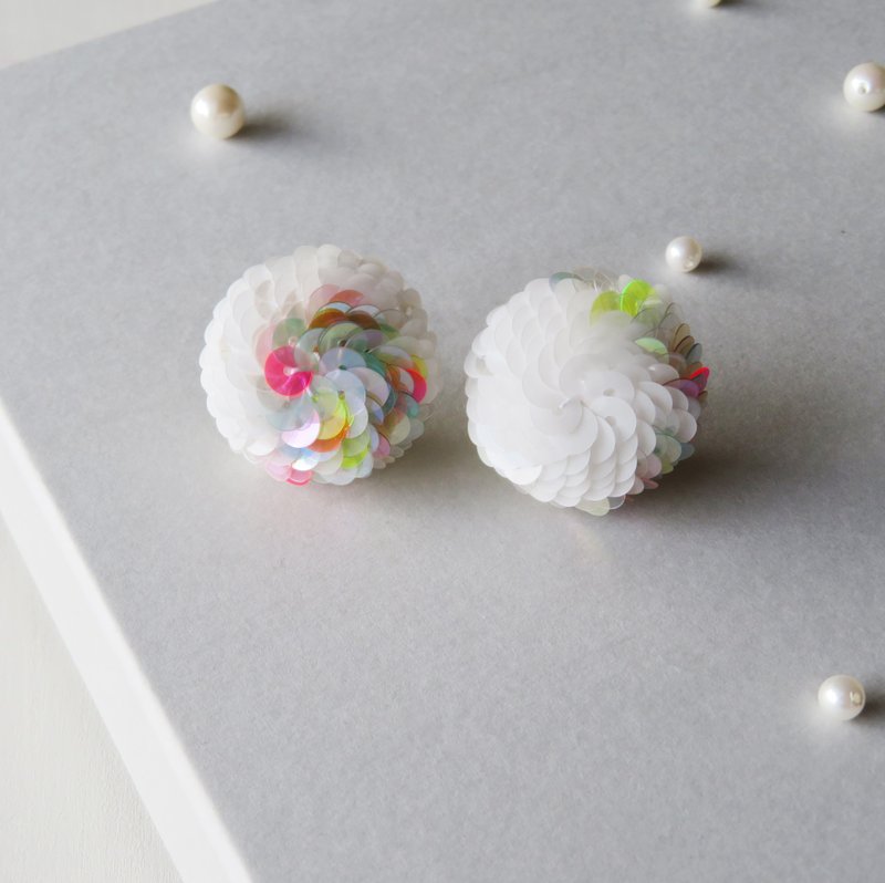 ART sequin Clip-On white - 耳环/耳夹 - 其他材质 多色