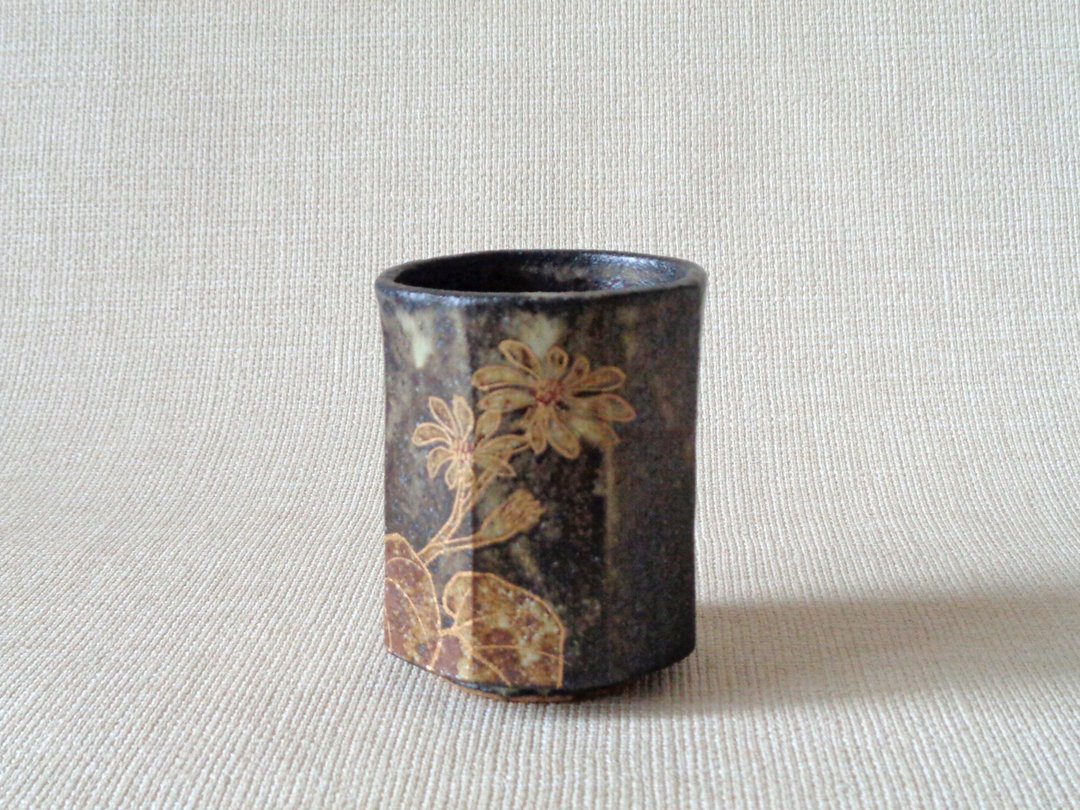 八角汤のみ 金彩つわぶきa - 茶具/茶杯 - 陶 黑色