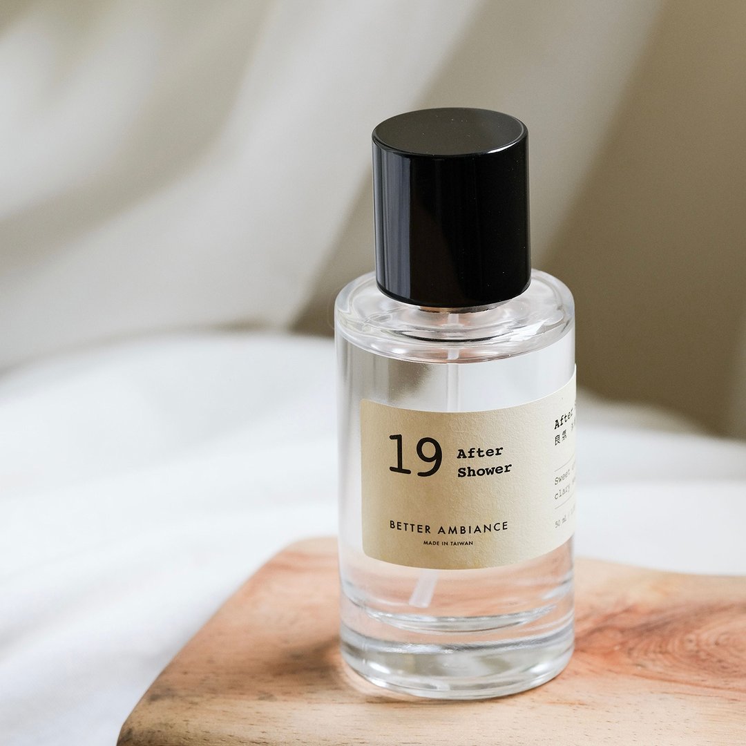 NO.19 沐香 After Shower 织品香氛喷雾 50ML - 香薰/精油/线香 - 玻璃 透明
