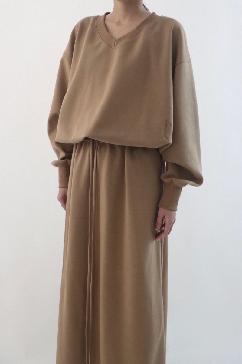 Embroidered Logo V-neck Sweatshirt - 女装上衣 - 棉．麻 