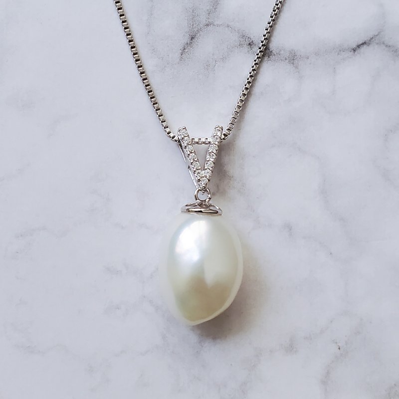 。胜利。V。天然淡水面包巴洛克。彩虹镜面白珍珠。925纯银项链 - 项链 - 珍珠 白色