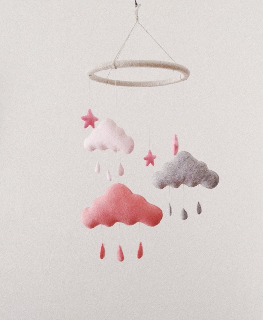 Three Cloud and stars Baby Mobile, Nursery Decor - 玩具/玩偶 - 环保材料 粉红色