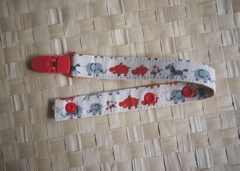 【Katie．C 凯蒂．心．手感生活】可调式奶嘴链=草原动物 - 围嘴/口水巾 - 其他材质 红色