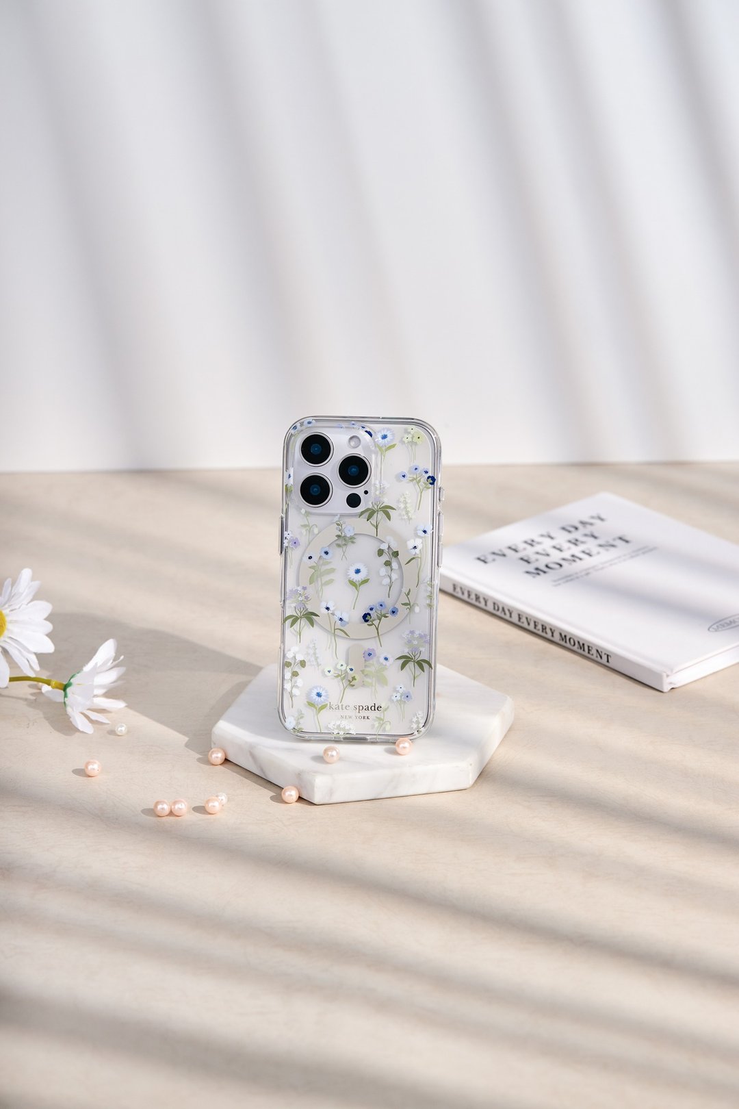 【kate spade】iPhone 16 系列 磁吸防摔手机壳 浪漫花语 - 手机壳/手机套 - 塑料 