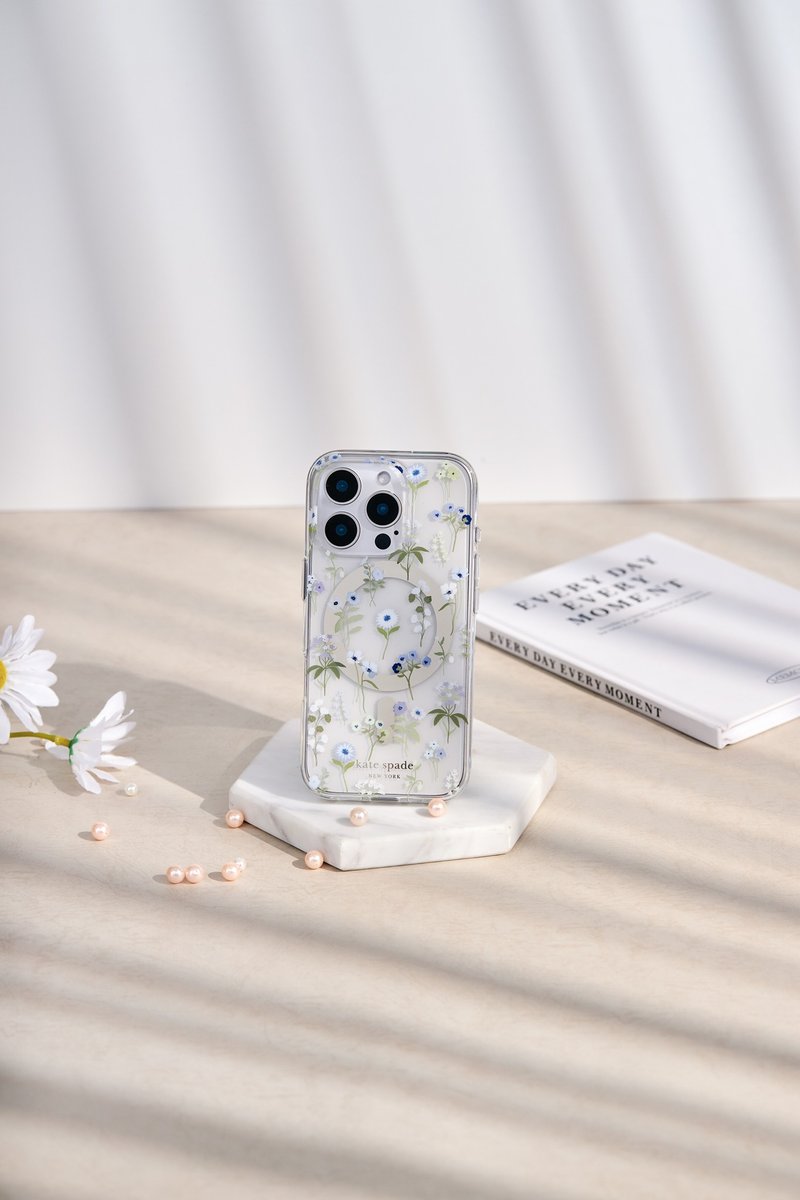 圣诞礼盒【kate spade】iPhone 16 系列 磁吸防摔手机壳 浪漫花语 - 手机壳/手机套 - 塑料 