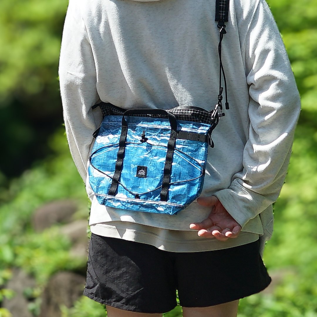 蓝色【Hiker Sacoche M】/露营、健行、健行、节庆、户外、肩背包、防水 - 侧背包/斜挎包 - 环保材料 蓝色
