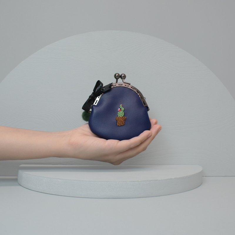 口金零钱包-绣珠开花仙人掌 - 零钱包 - 人造皮革 蓝色